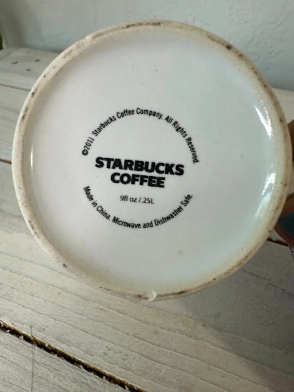 Starbucks 9 oz 2011 Holiday Christmas Holly Cup